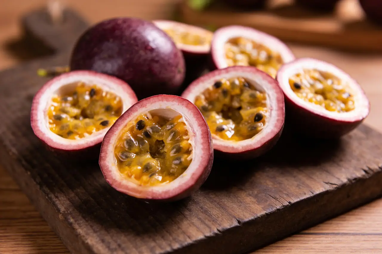 Passion Fruit in Lebanon: How to Eat It and What to Look For